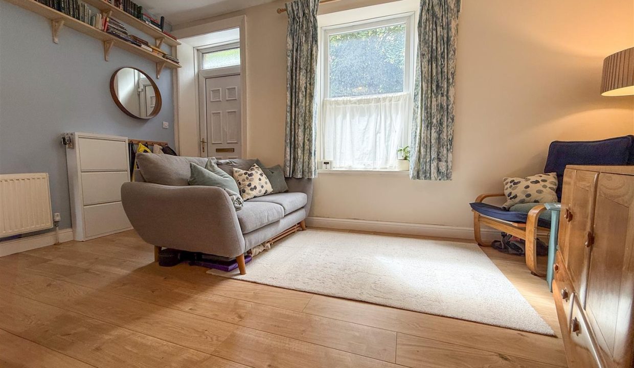 LOUNGE DINING ROOM