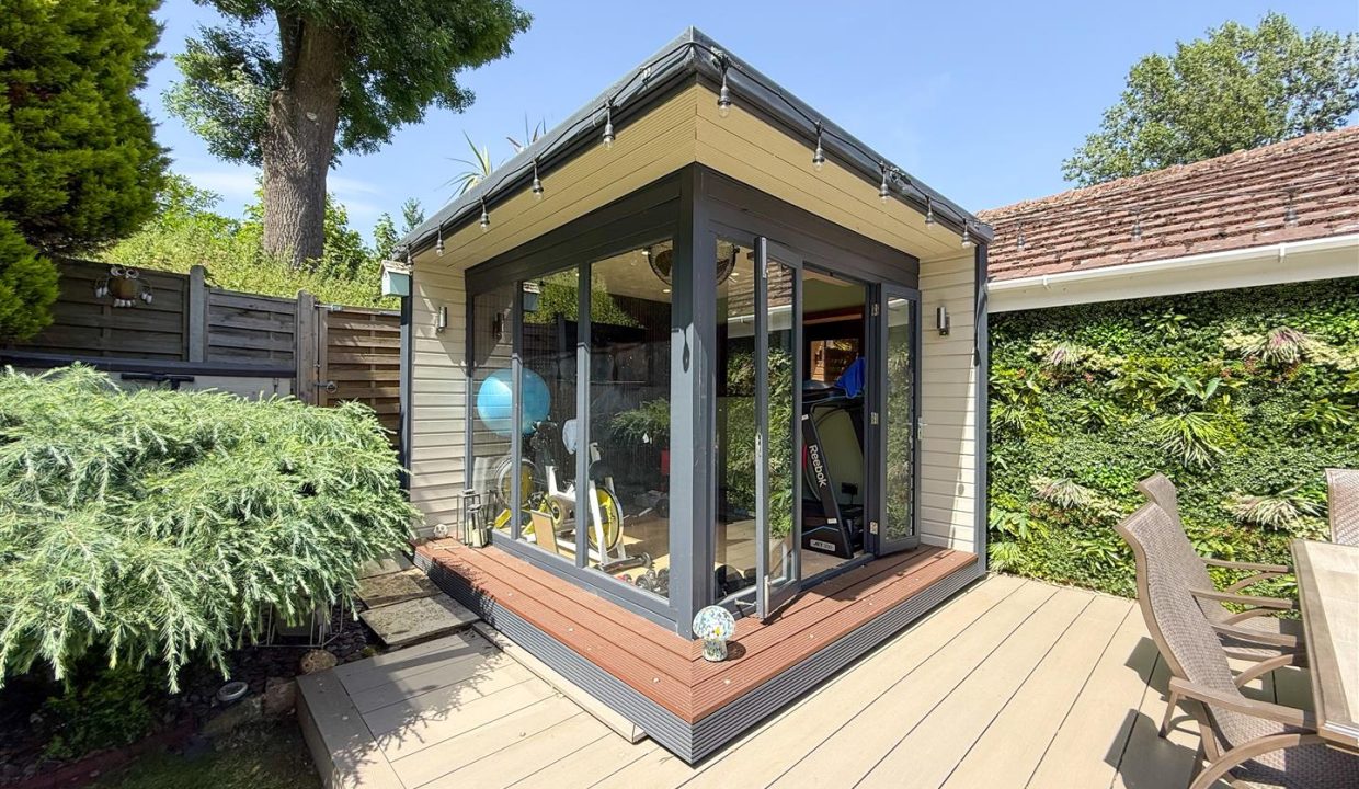 SUMMER HOUSE