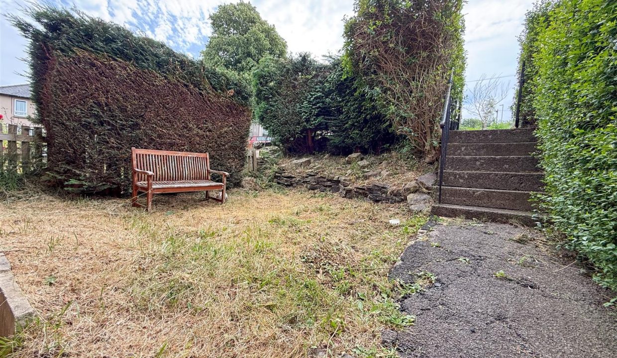 FRONT GARDEN