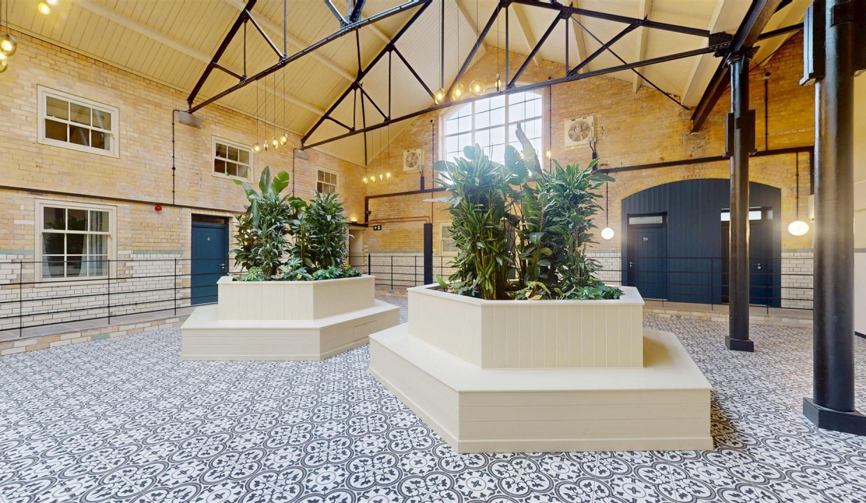 GRAND COMMUNAL ENTRANCE & HISTORIC HUB
