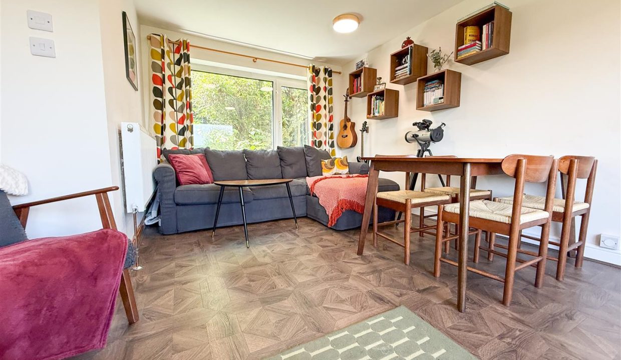 LOUNGE DINING ROOM