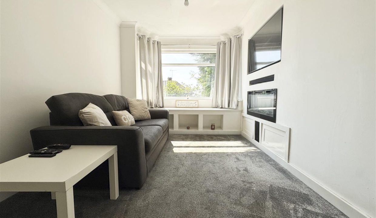 LOUNGE DINING ROOM