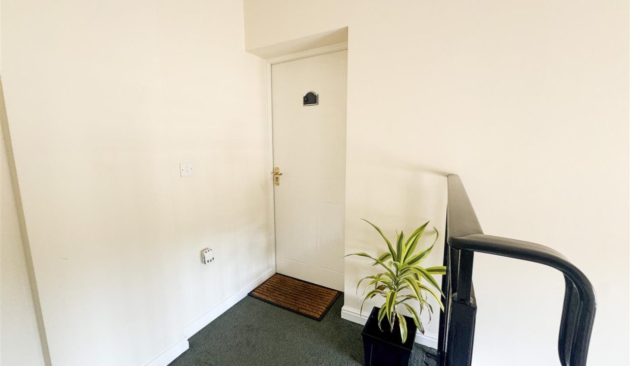 COMMUNAL LANDING