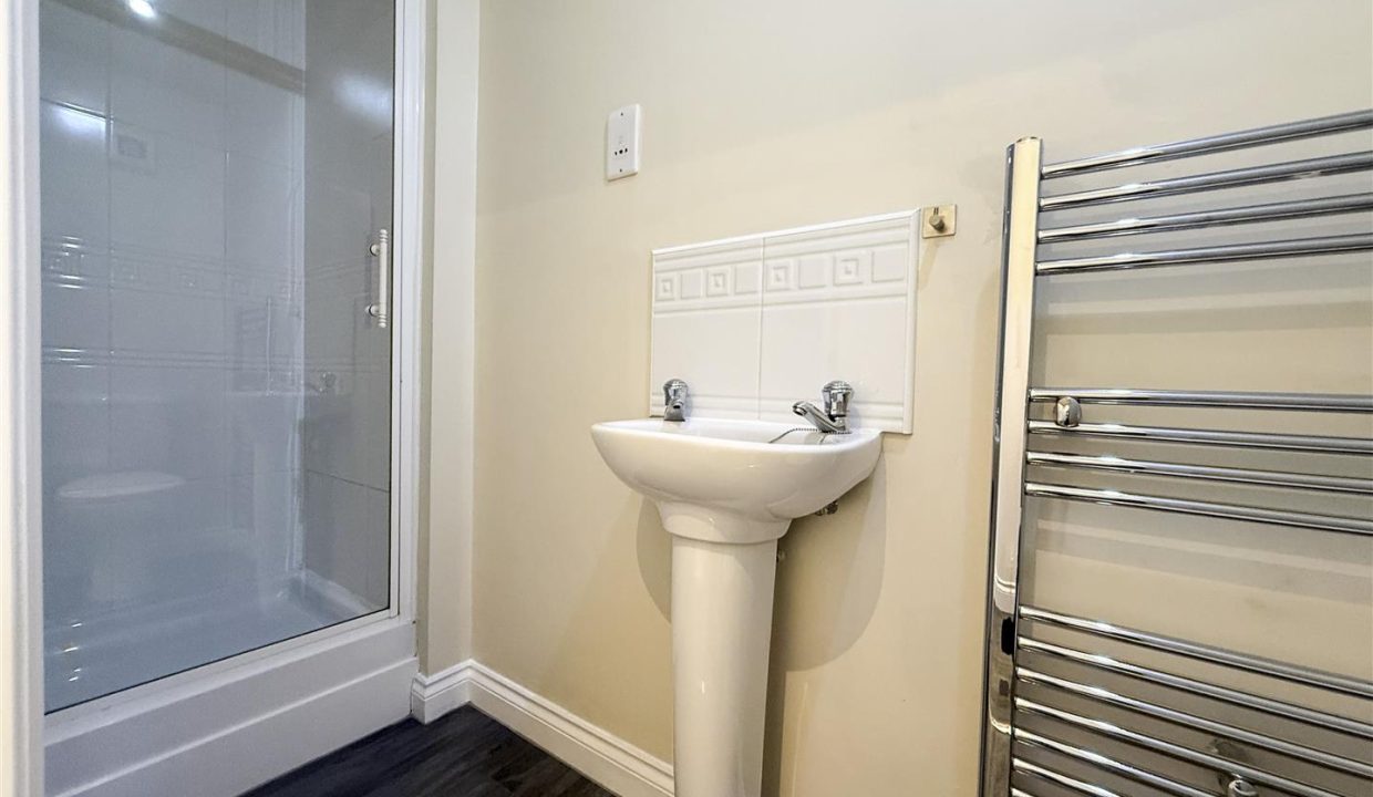 GROUND FLOOR SHOWER ROOM