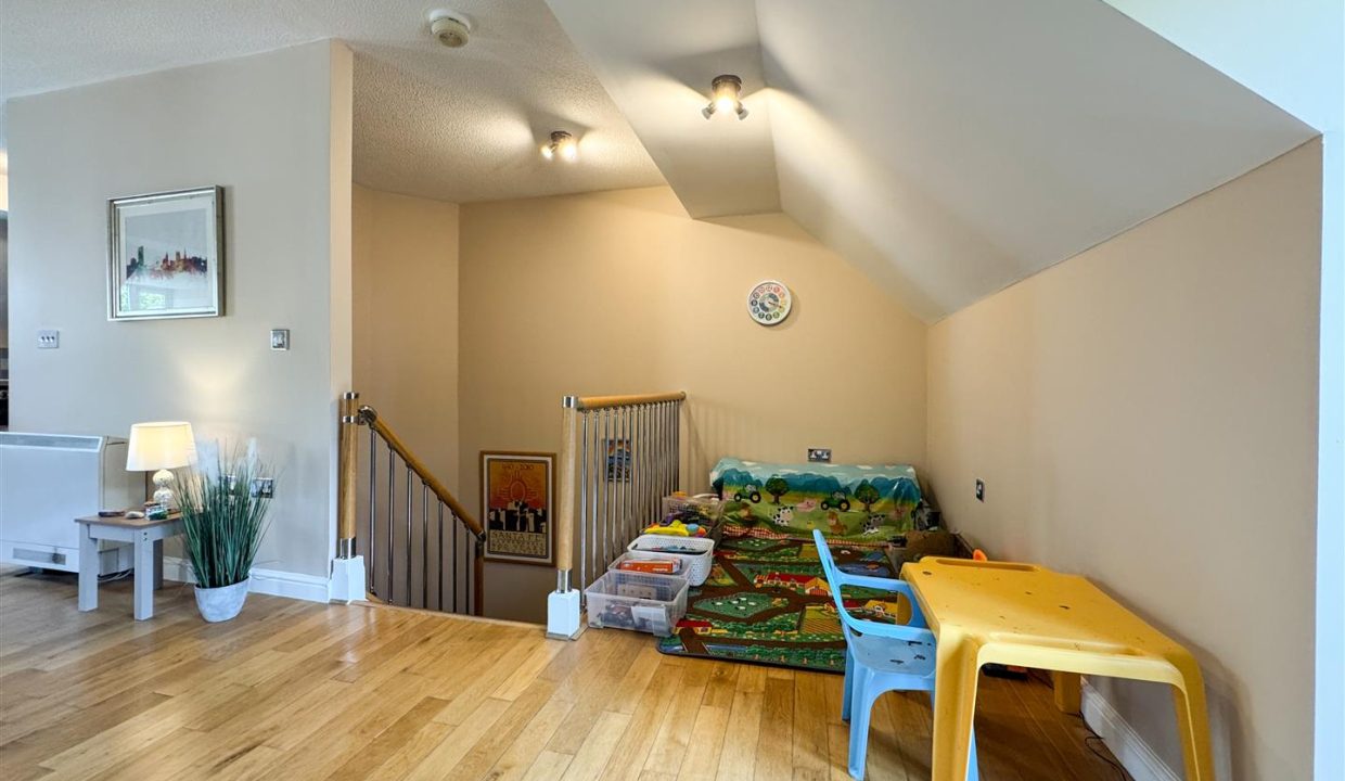 OPEN PLAN LIVING AREA