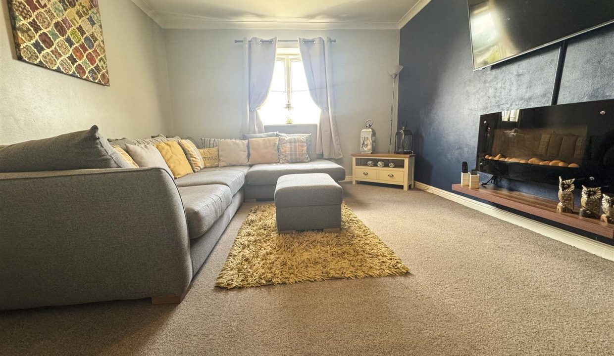 LOUNGE DINING ROOM