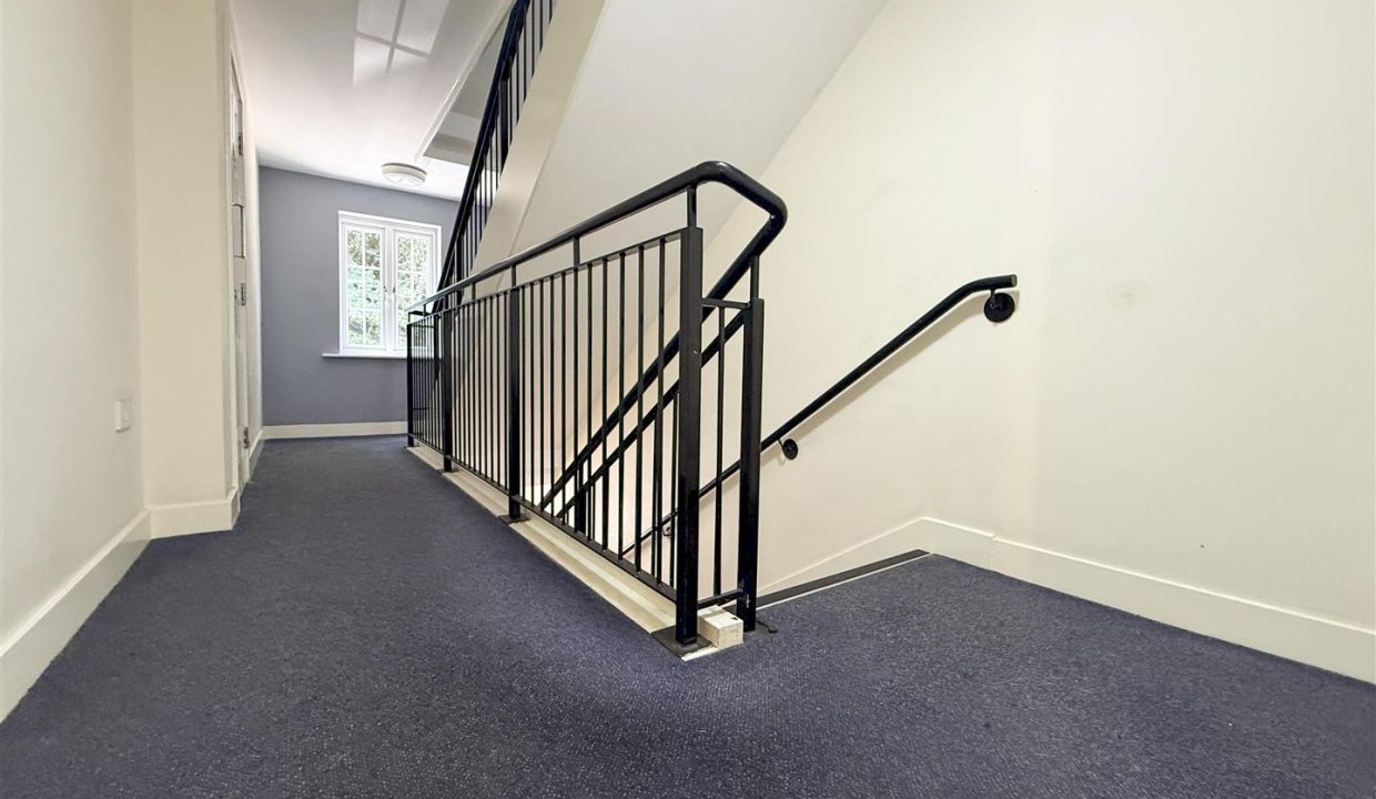 COMMUNAL ENTRANCE DOOR WITH INTERCOM ACCESS