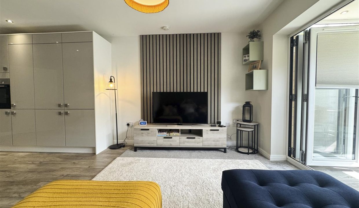 LOUNGE AREA