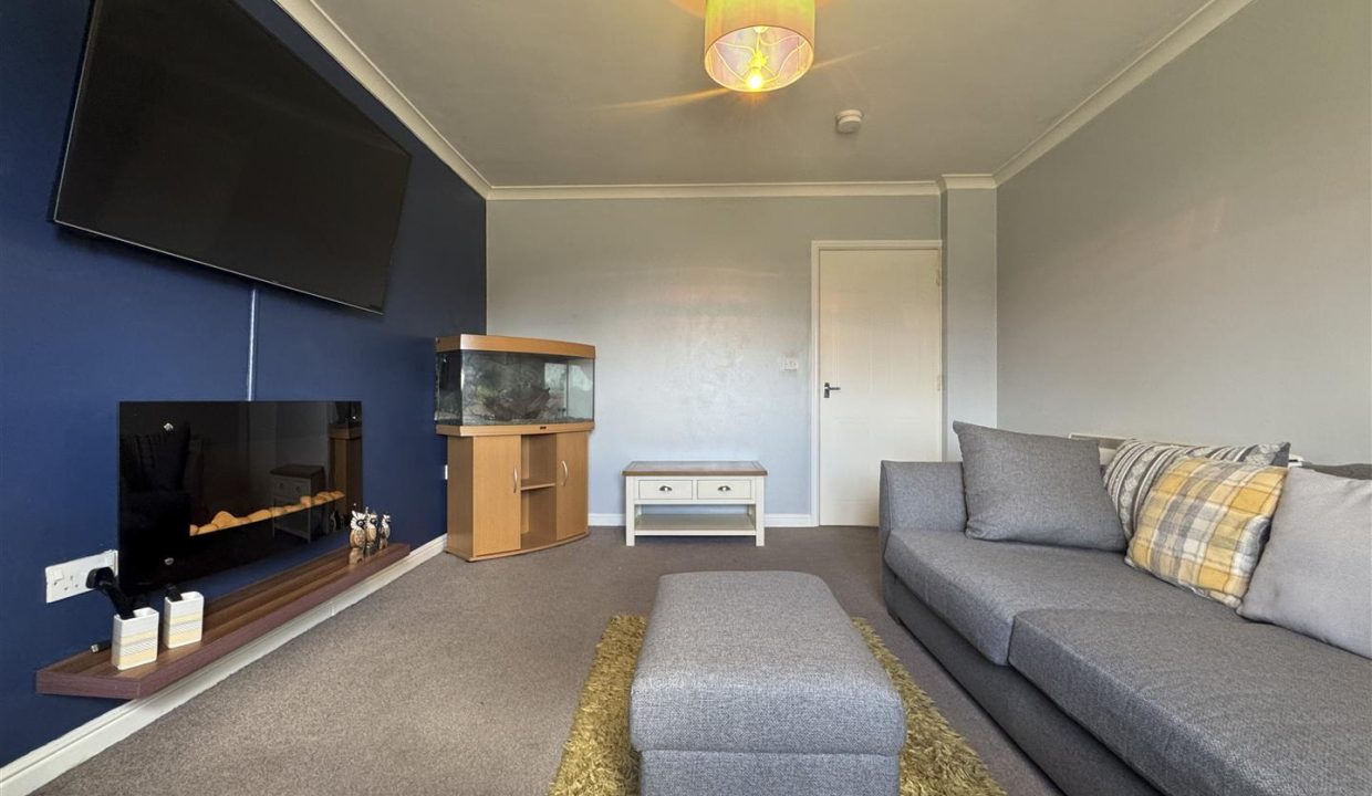 LOUNGE DINING ROOM