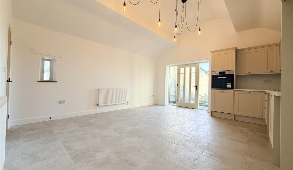 OPEN PLAN KITCHEN/DINER LOUNGE
