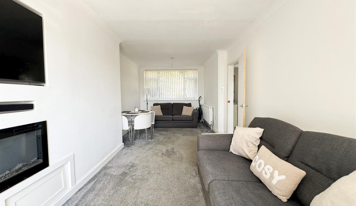 LOUNGE DINING ROOM