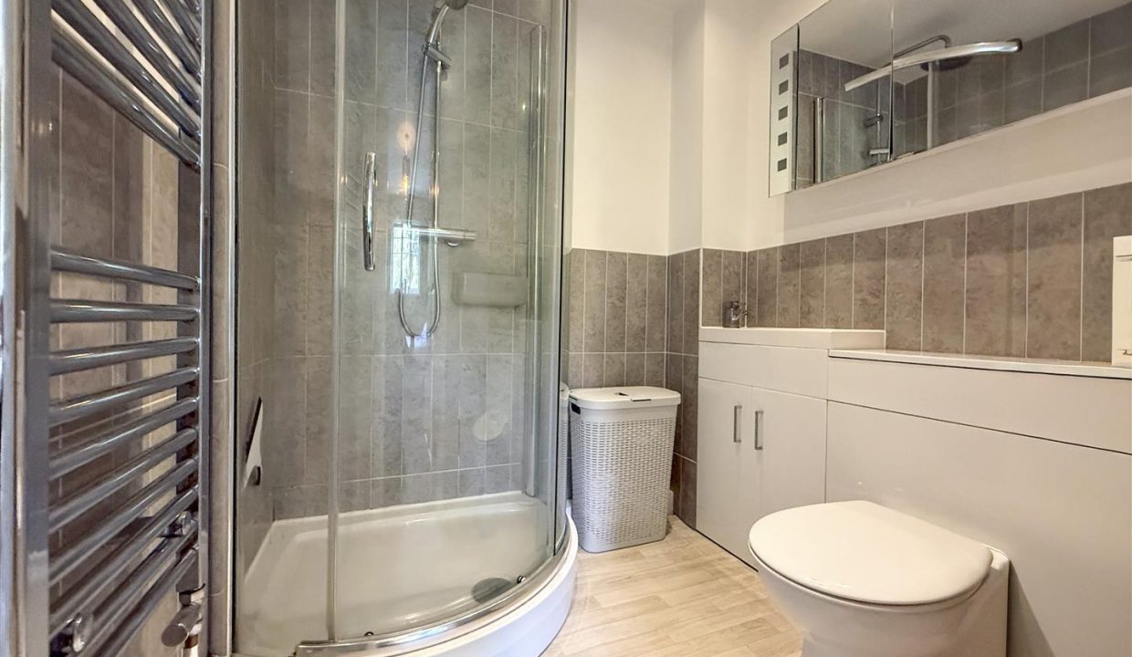 EN SUITE SHOWER ROOM