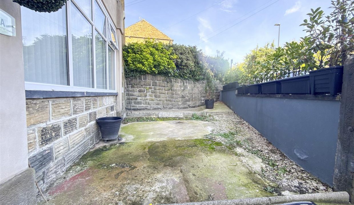 FRONT GARDEN