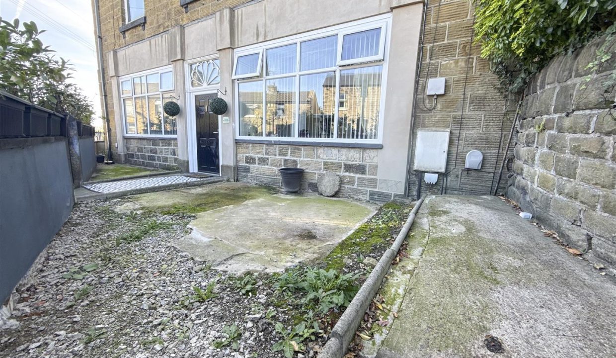 FRONT GARDEN