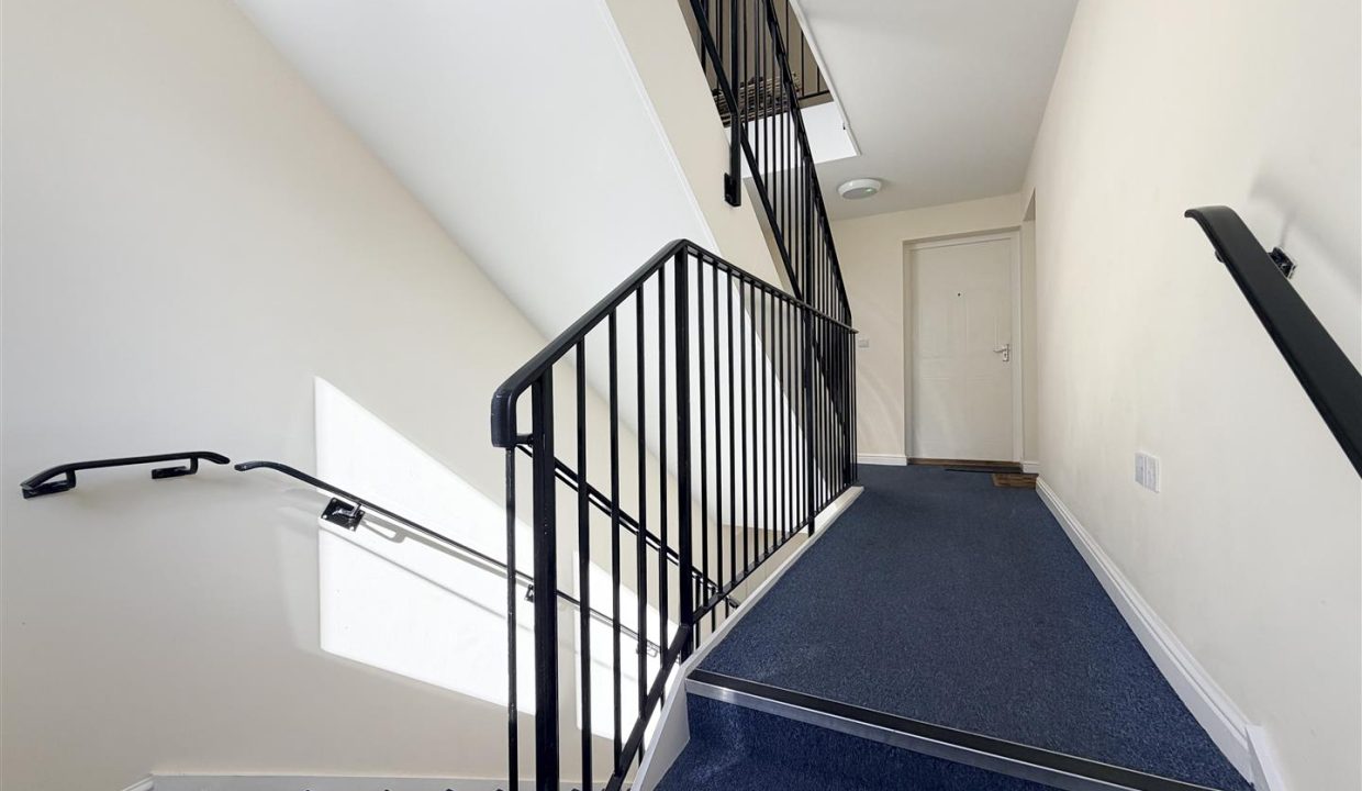 COMMUNAL ENTRANCE HALL