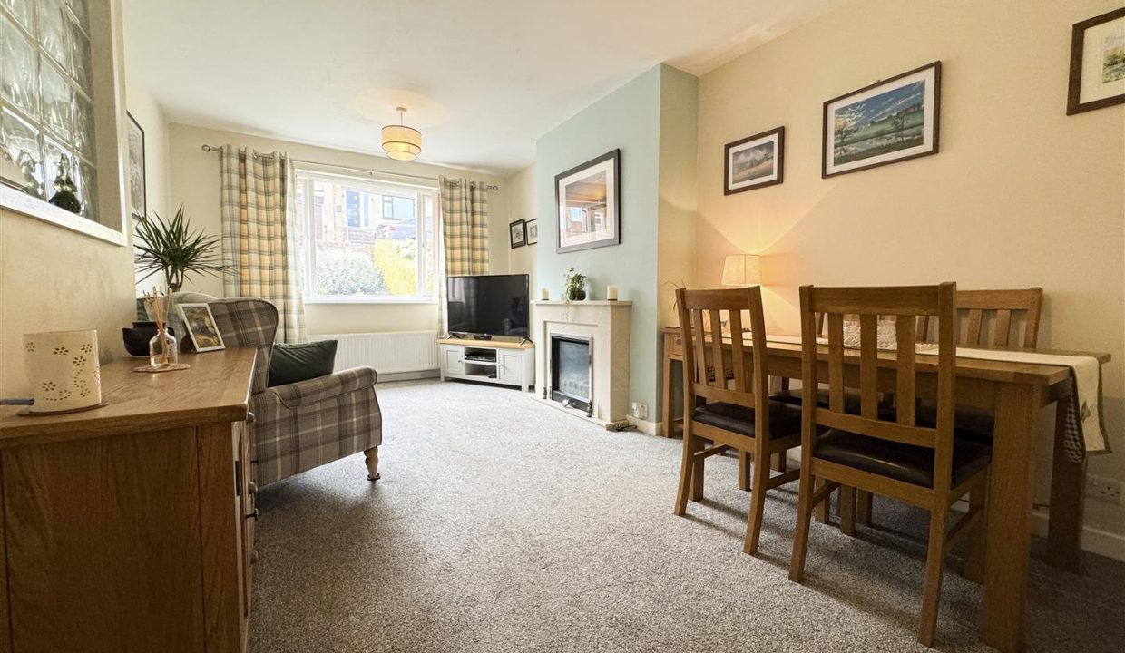 LOUNGE DINING ROOM