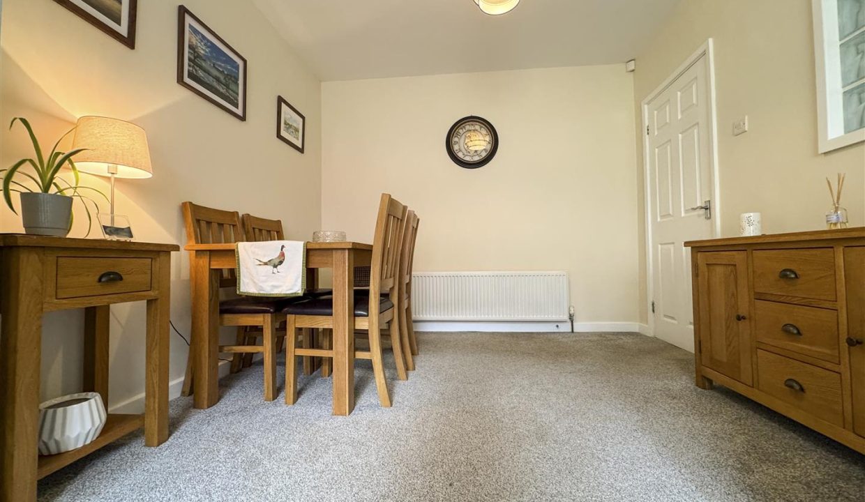 LOUNGE DINING ROOM
