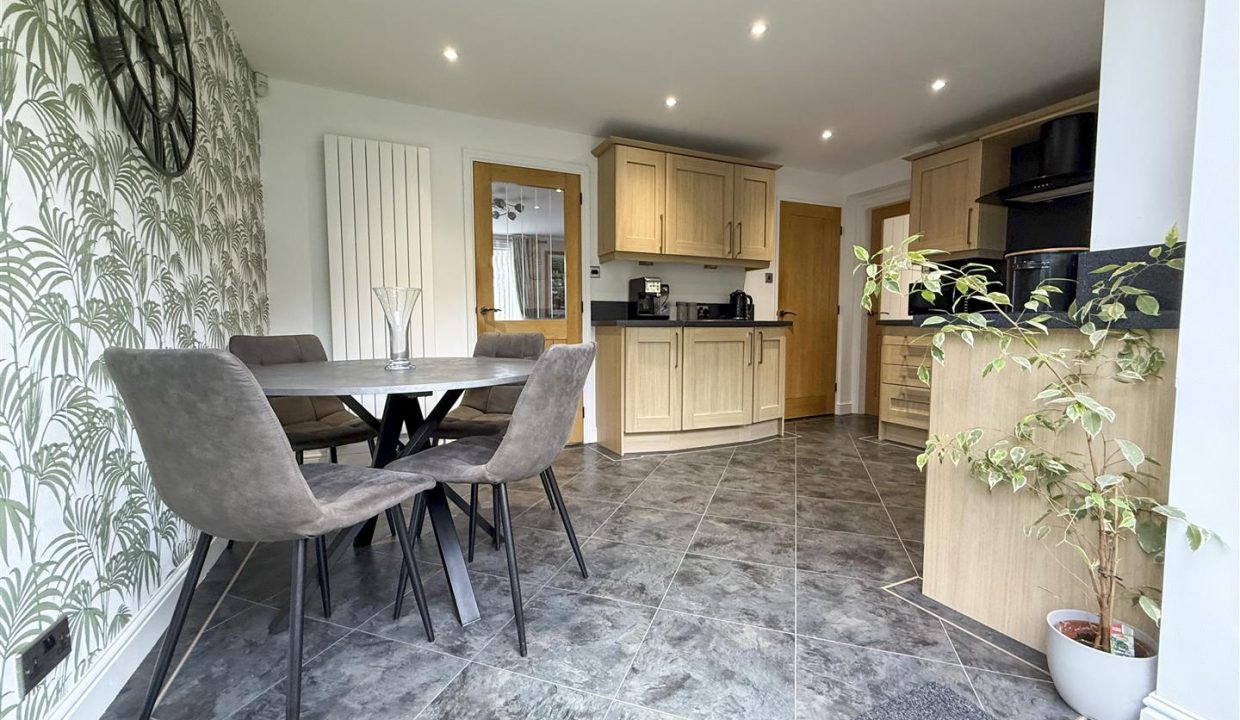 OPEN PLAN KITCHEN DINING ROOM