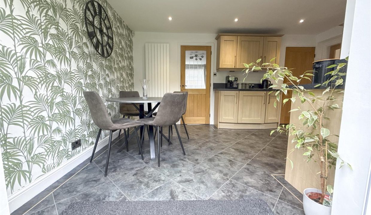 OPEN PLAN KITCHEN DINING ROOM