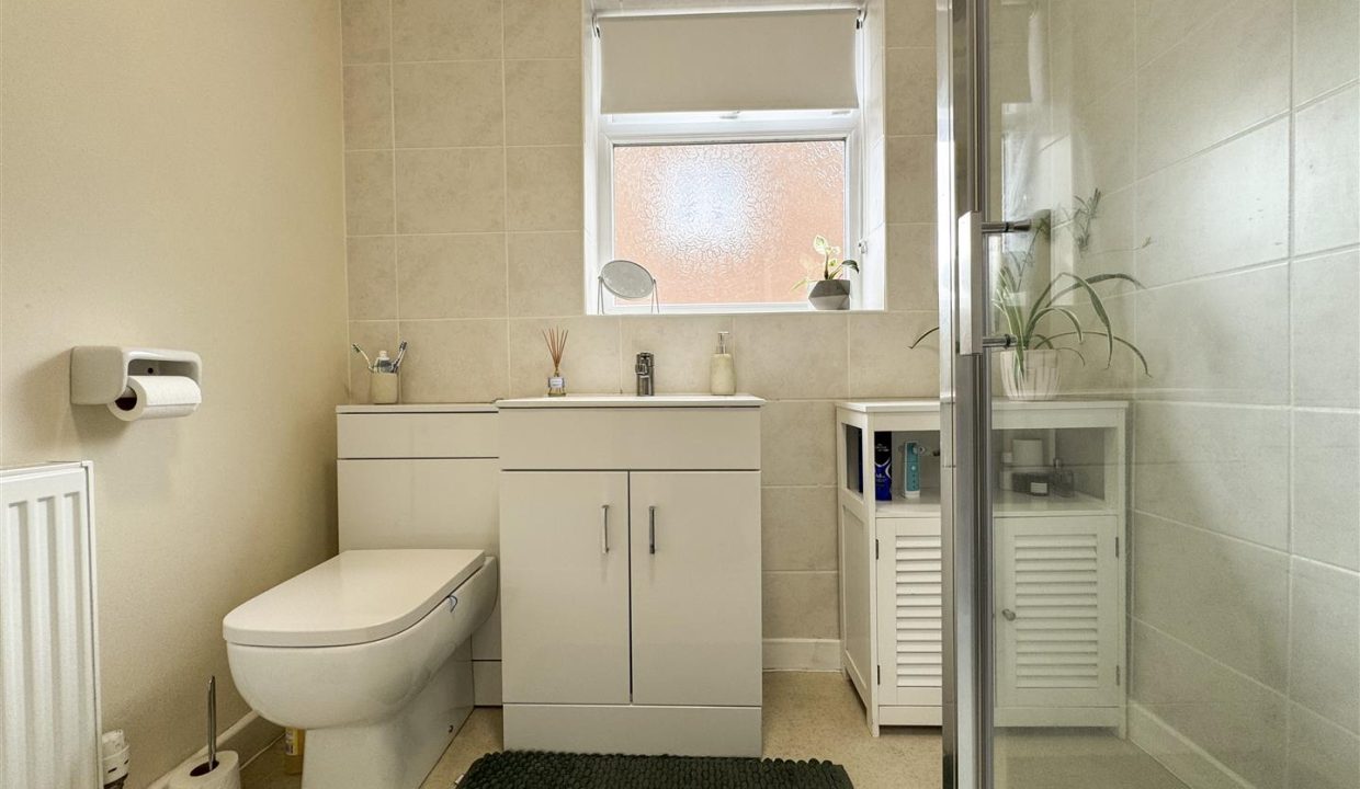 FAMILY SHOWER ROOM