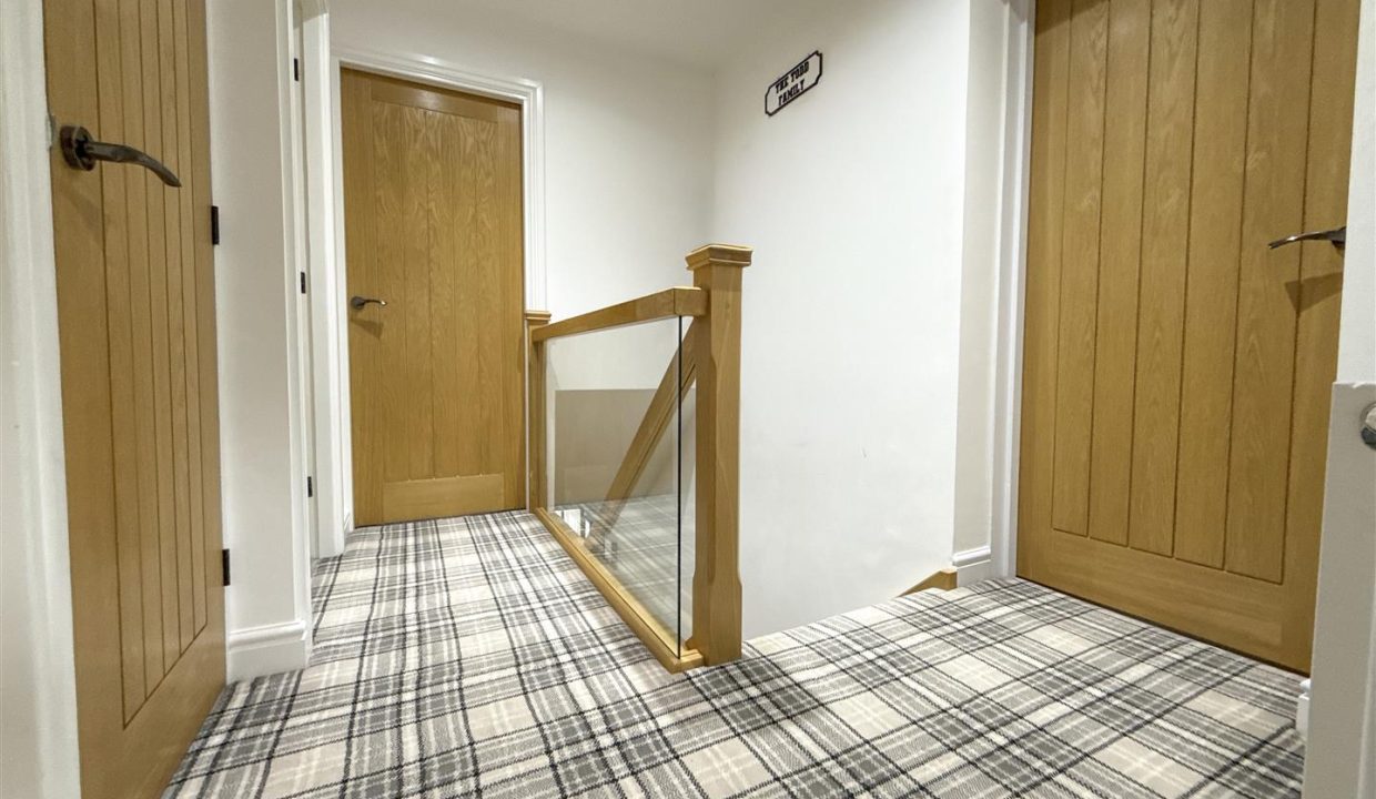 FIRST FLOOR LANDING AND STAIRS