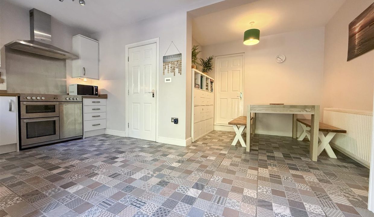 OPEN PLAN KITCHEN DINING ROOM