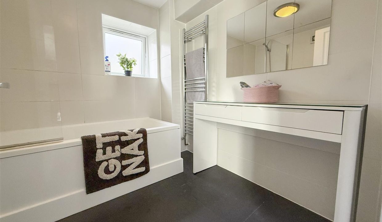 EN SUITE