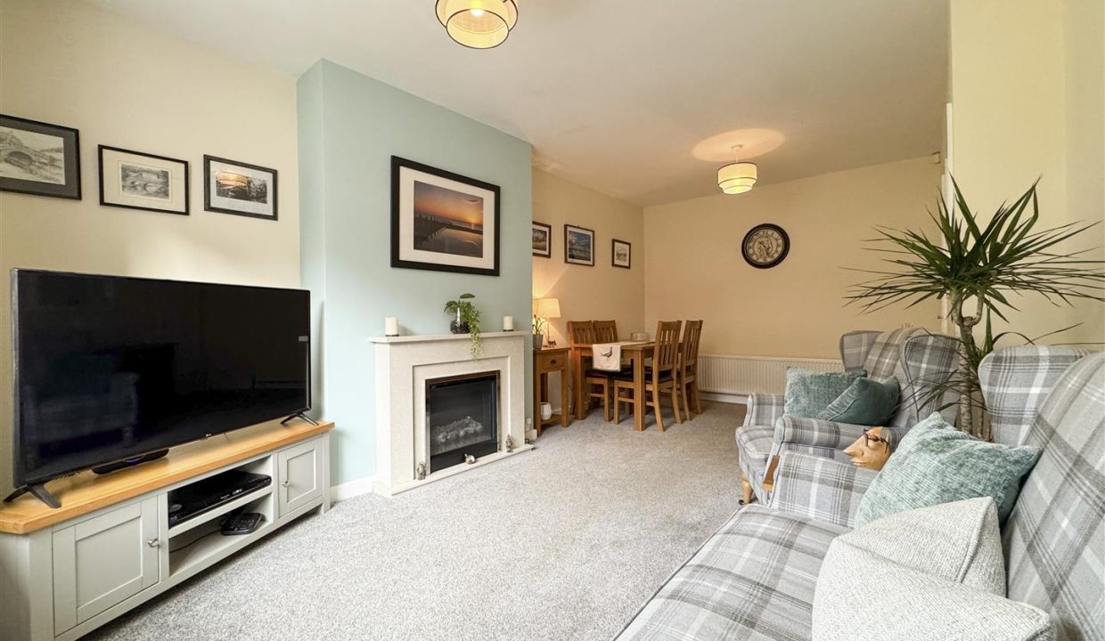 LOUNGE DINING ROOM