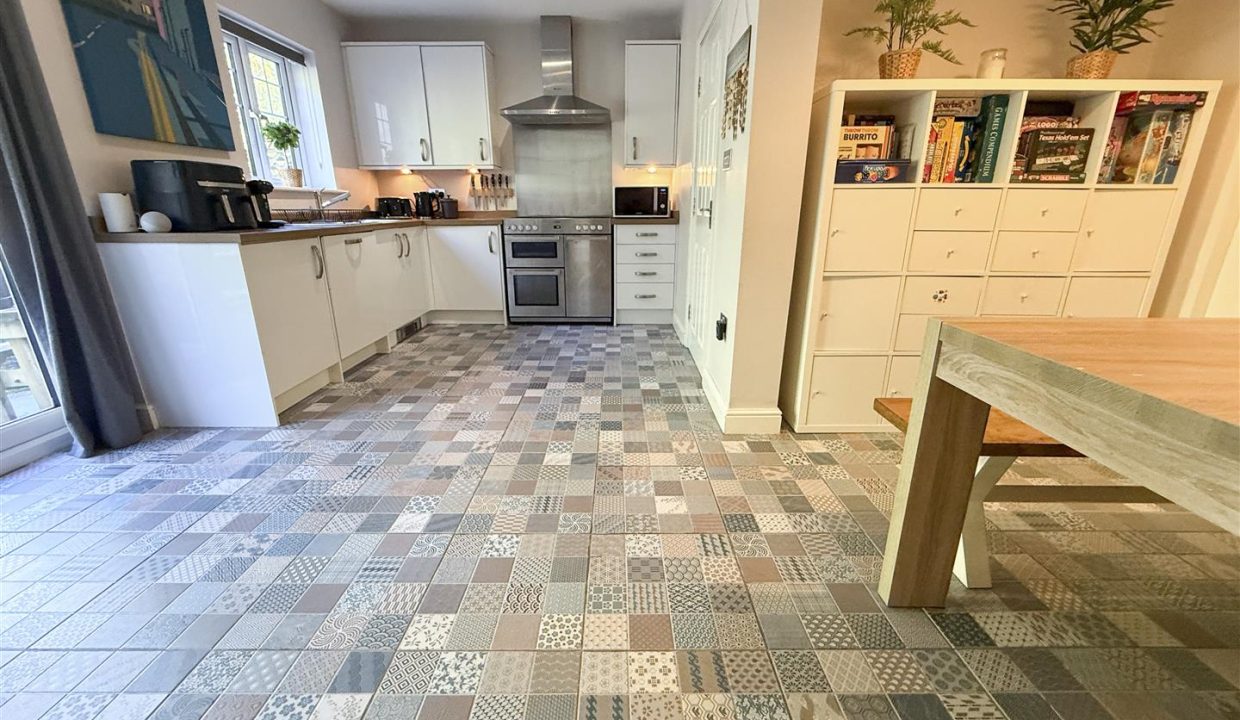 OPEN PLAN KITCHEN DINING ROOM