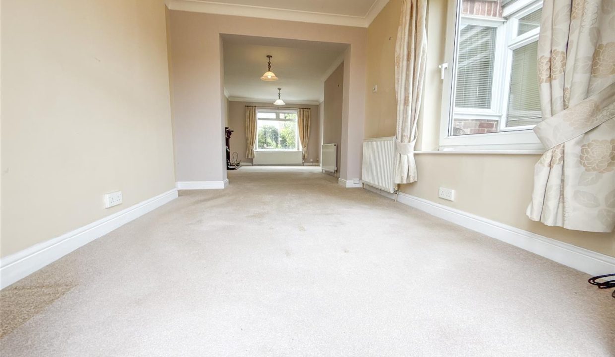 LOUNGE DINING ROOM
