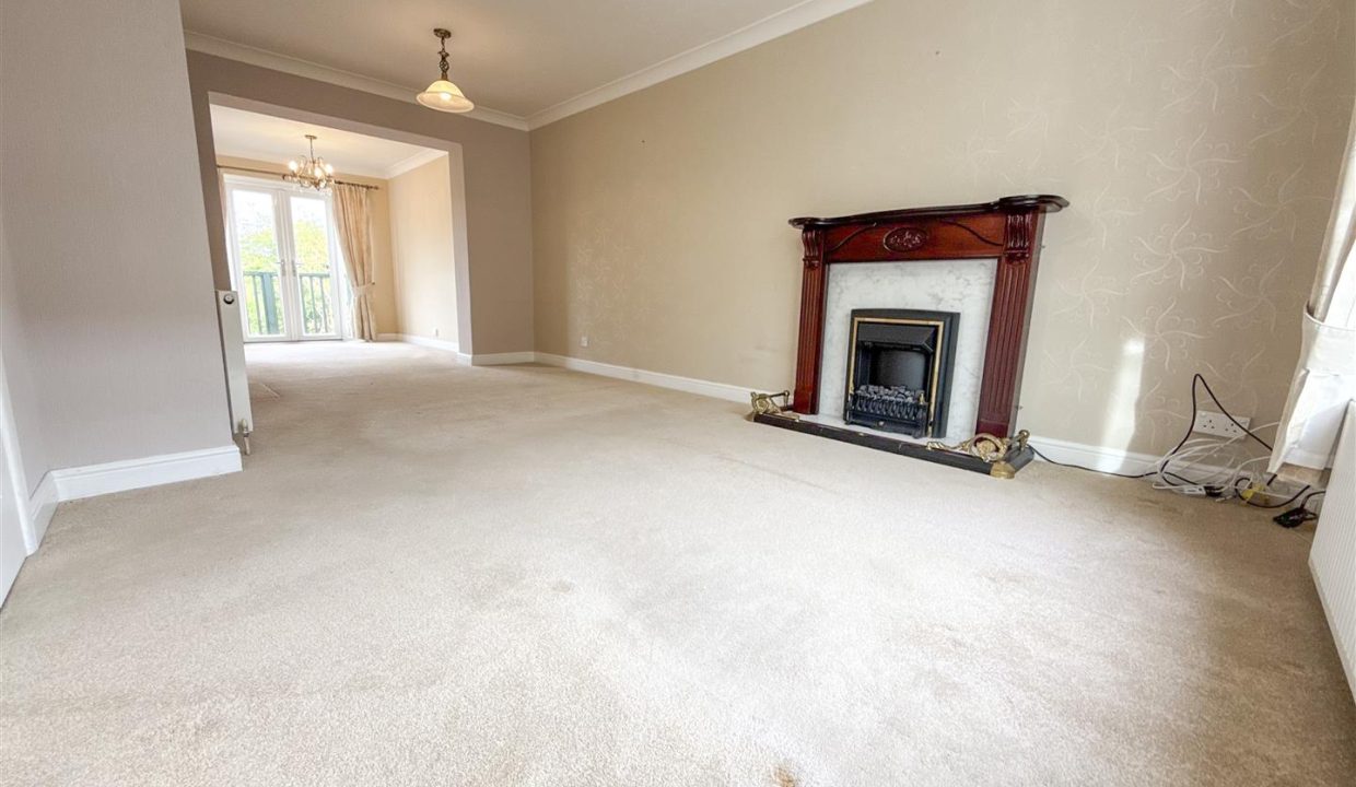 LOUNGE DINING ROOM