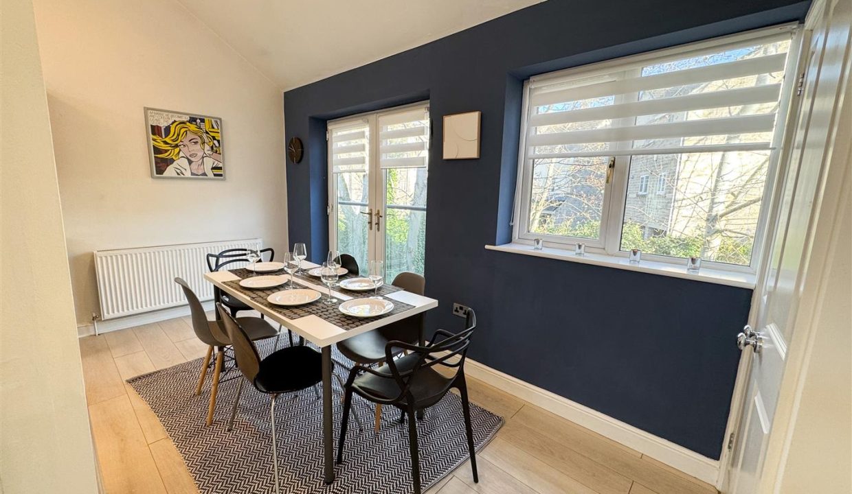 KITCHEN & DINING AREA