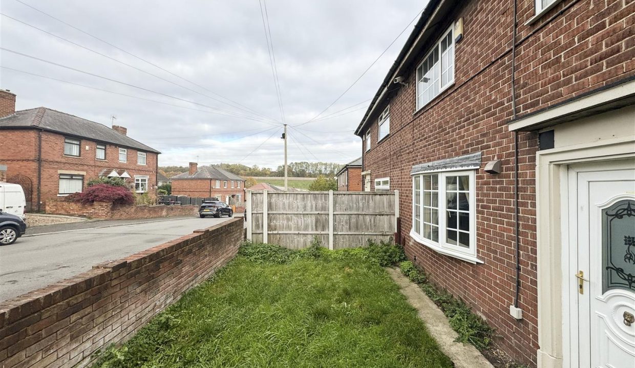 FRONT GARDEN