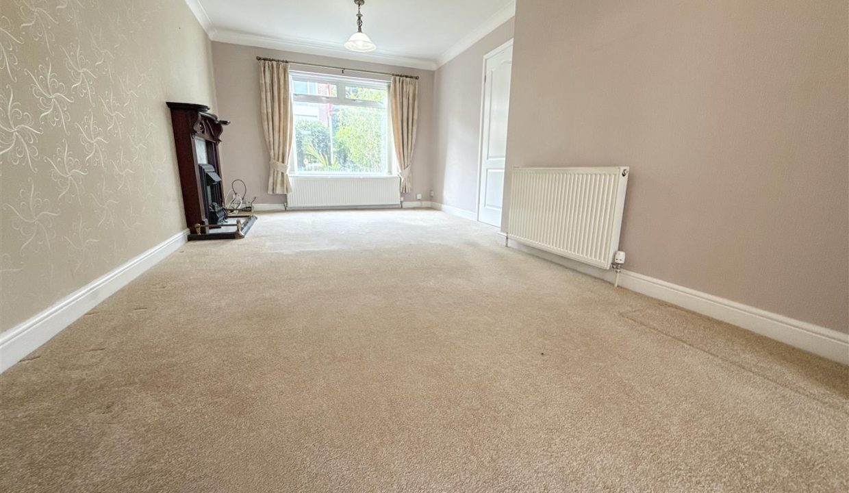 LOUNGE DINING ROOM