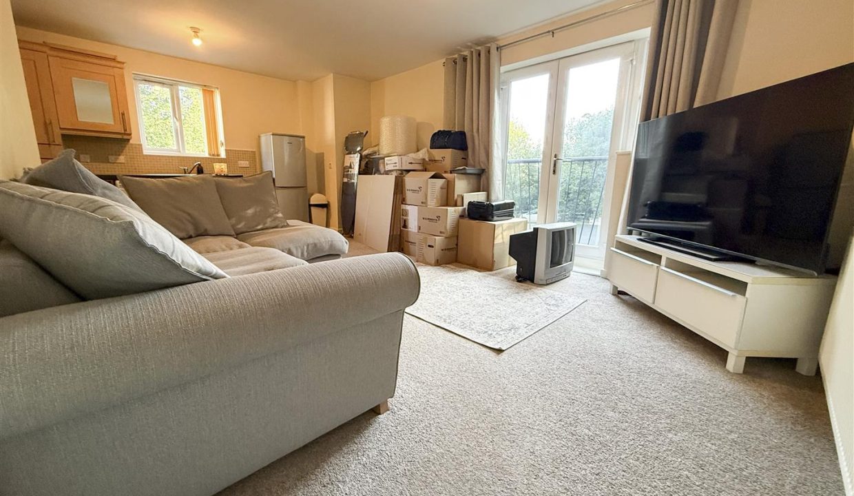 OPEN PLAN LIVING SPACE