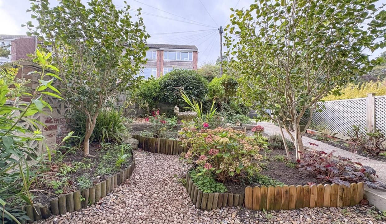 FRONT GARDEN