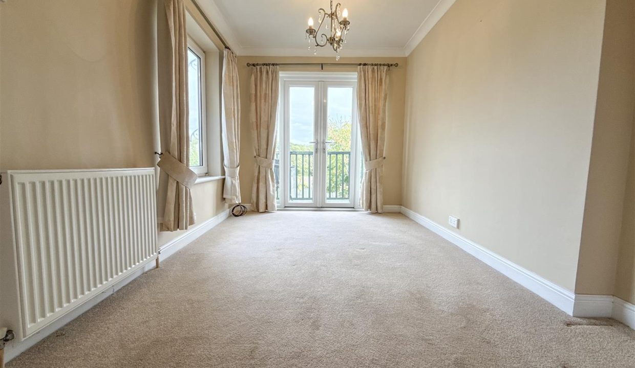 LOUNGE DINING ROOM