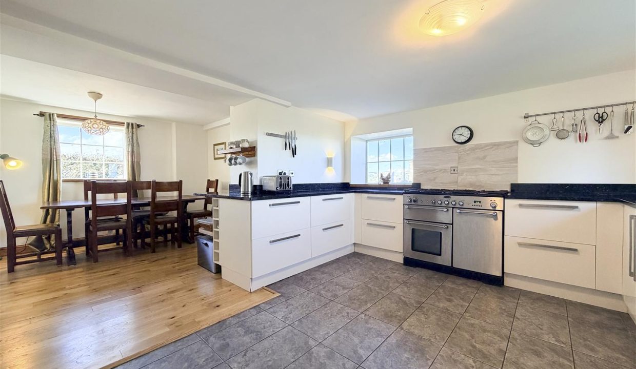 OPEN PLAN KITHEN DINER
