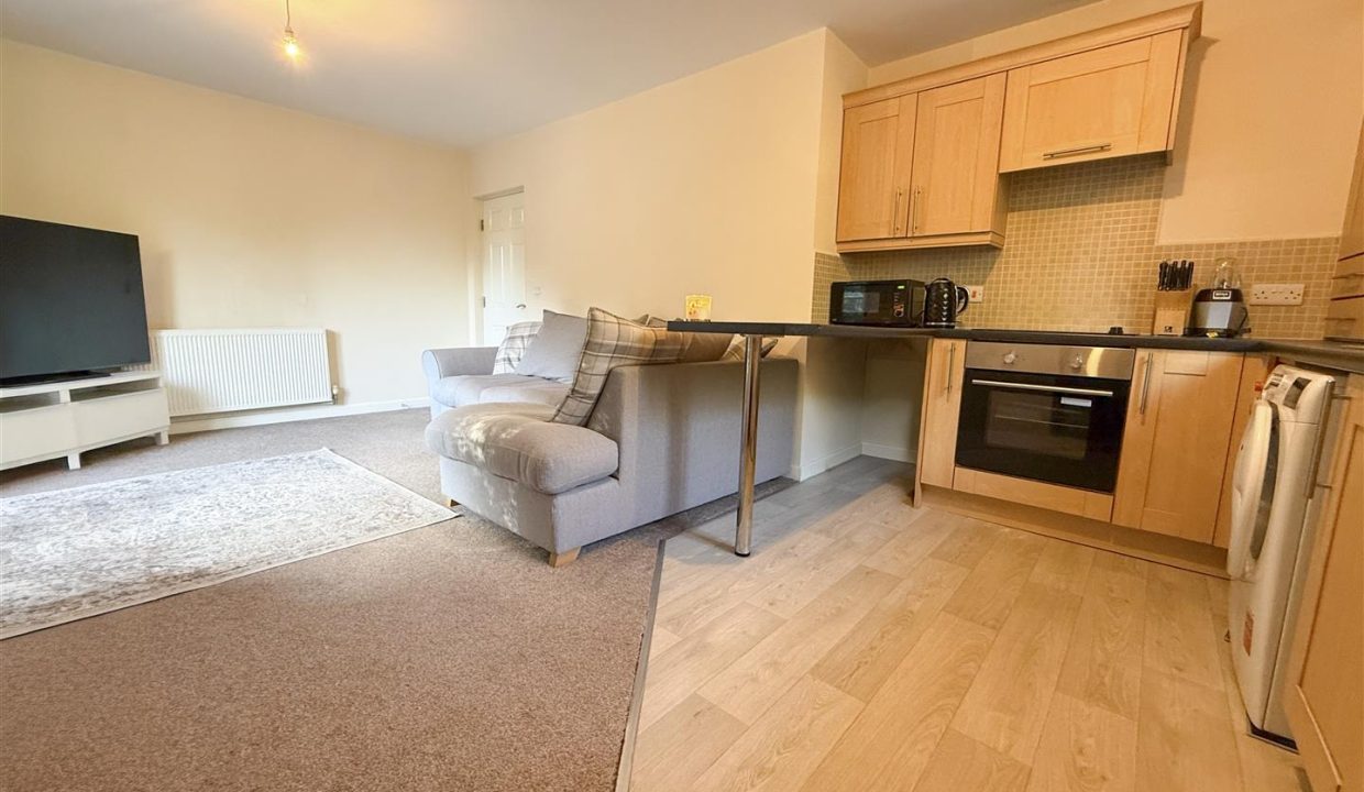 OPEN PLAN LIVING SPACE