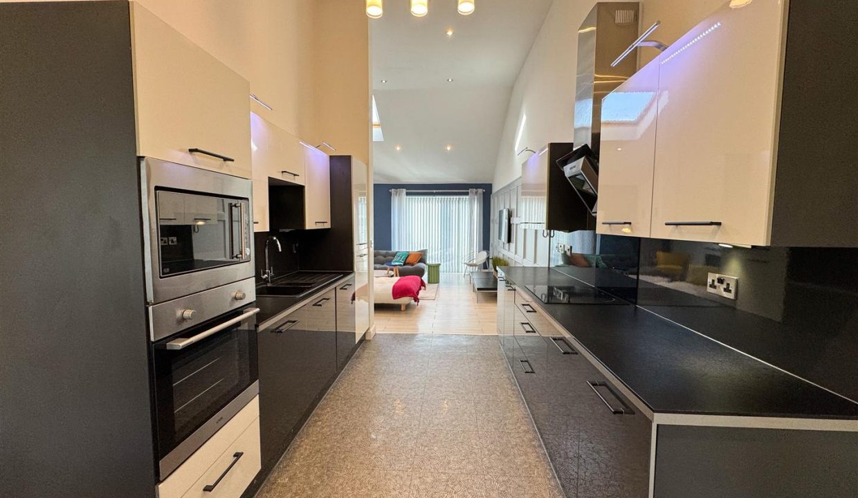 KITCHEN & DINING AREA