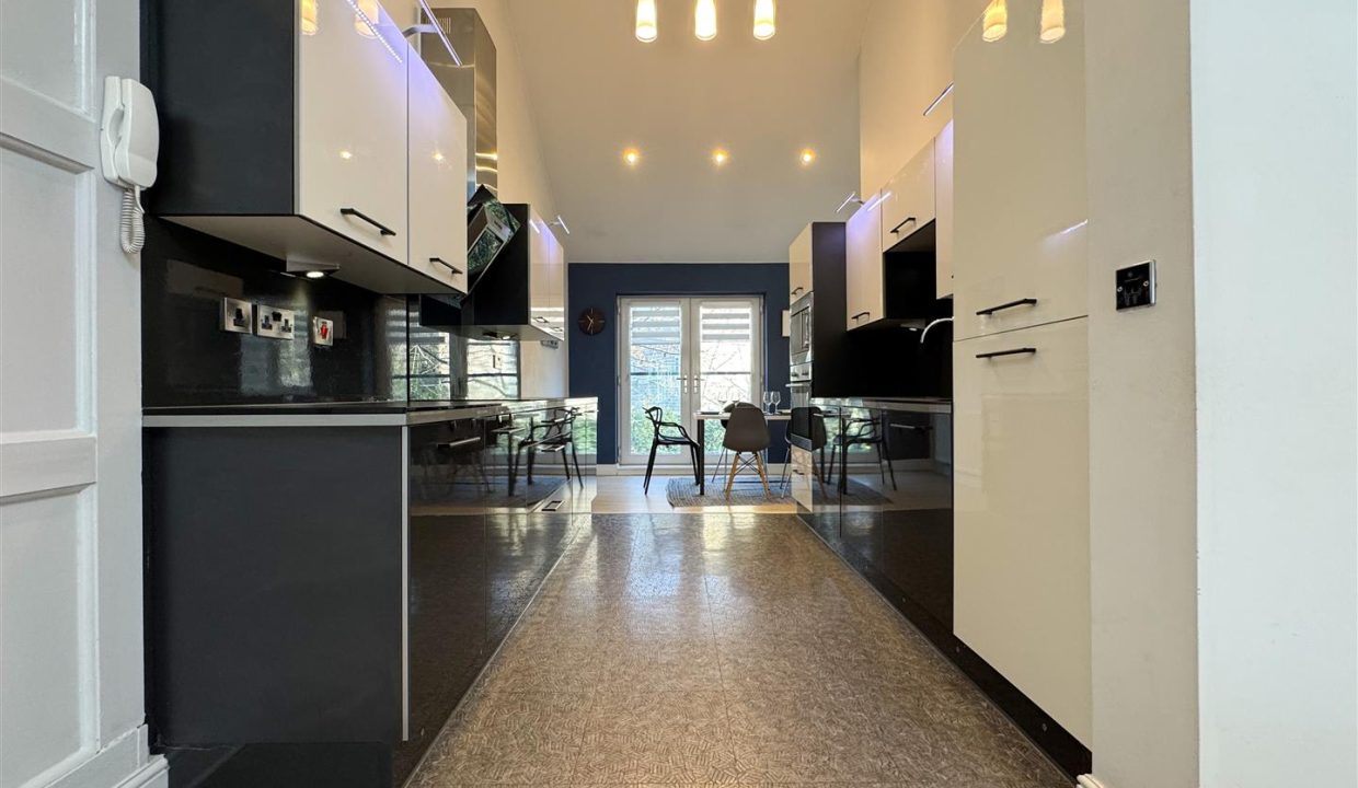 KITCHEN & DINING AREA