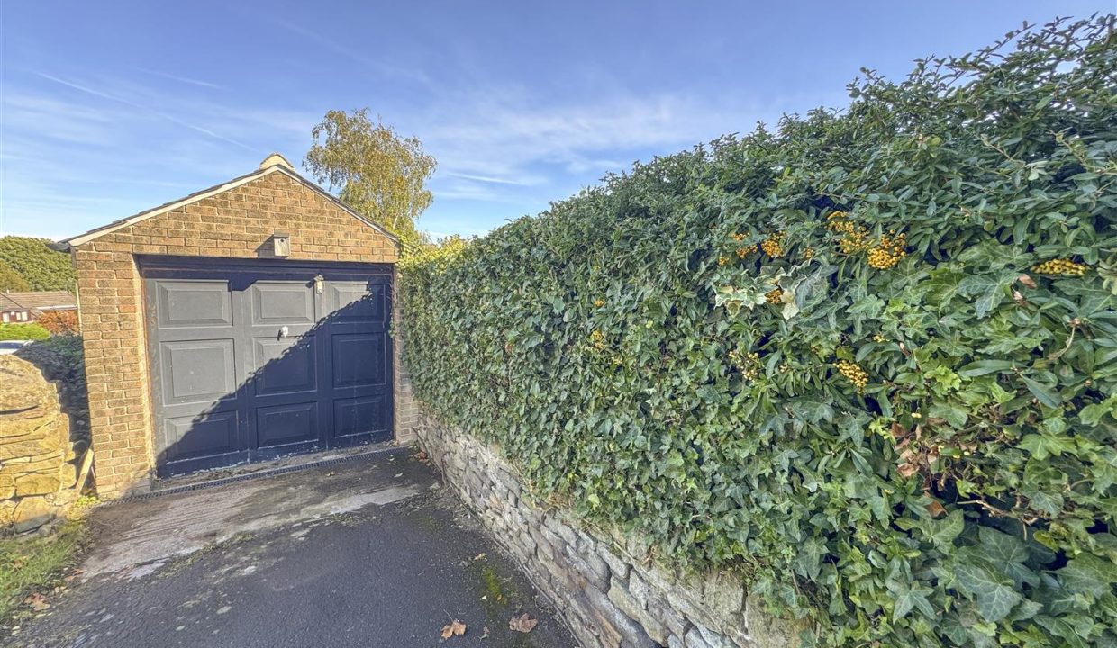 GARAGE & PARKING