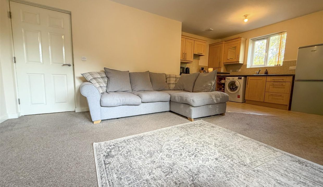 OPEN PLAN LIVING SPACE