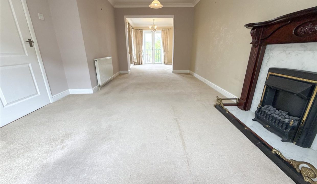 LOUNGE DINING ROOM